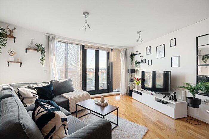 2 Bedroom Apartment To Rent In Kestrel Place, Waterstone Way, Greenhithe, Kent, DA9