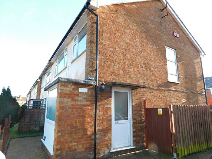 2 Bedroom Maisonette To Rent In Fair Oak Drive, Luton, LU2
