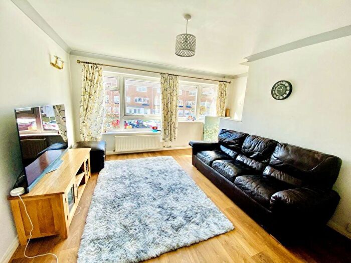 2 Bedroom Maisonette To Rent In Cadogan Court, Sutton, SM2