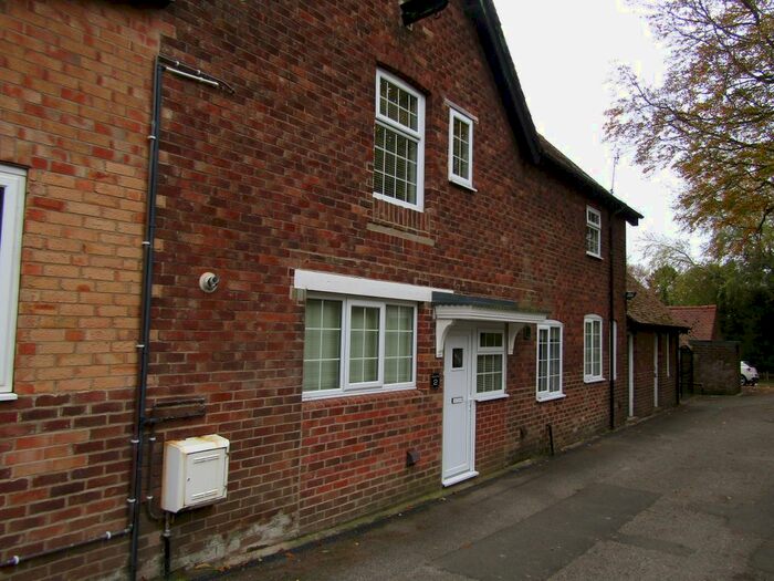 2 Bedroom Flat To Rent In Moor Lane, Irton, Scarborough, YO12