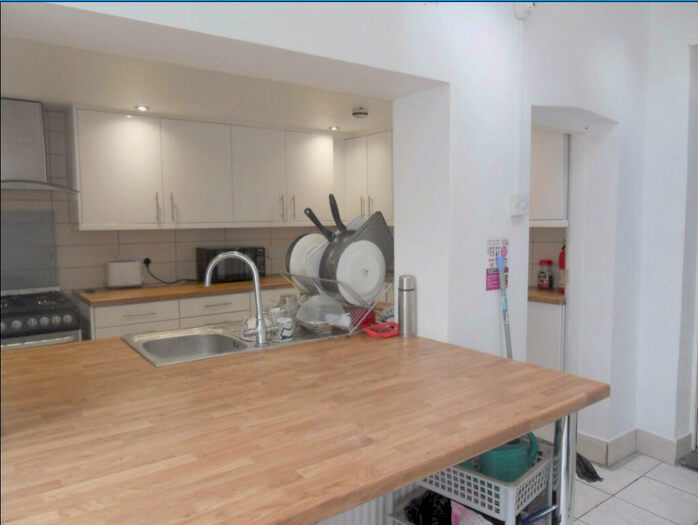 5 Bedroom Terraced House To Rent In De Beauvoir Road, Reading, Berkshire, RG1