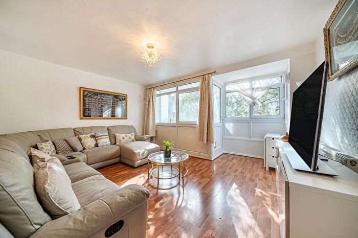 3 Bedroom Flat For Sale In Portobello Road, London, W10