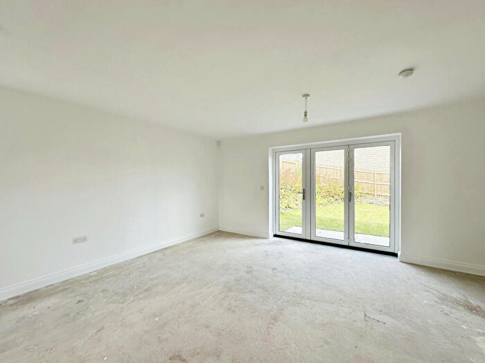 3 Bedroom Semi-Detached House To Rent In Old Farm Rise, Bradford, West Yorkshire, BD2