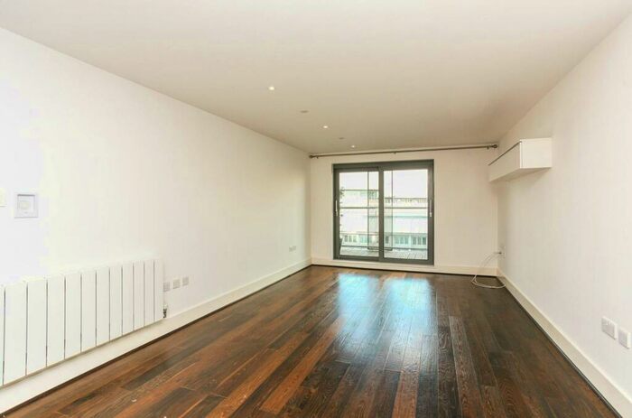 2 Bedroom Flat To Rent In Royal Carriage Mews, Woolwich, London, SE18
