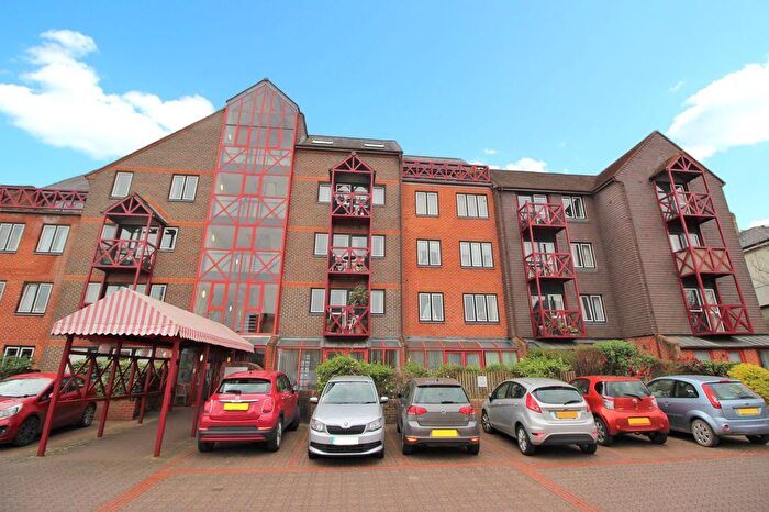 2 Bedroom Flat For Sale In The Mount, Mount Place The Mount, GU2
