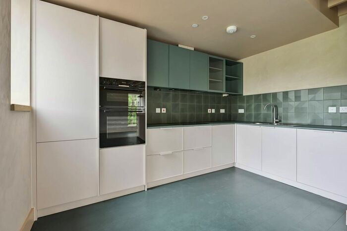 3 Bedroom Semi-Detached House To Rent In Palace Road, Streatham Hill, London, SW2