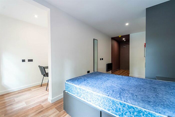 Apartment To Rent In Pershore Road, Stirchley, B30