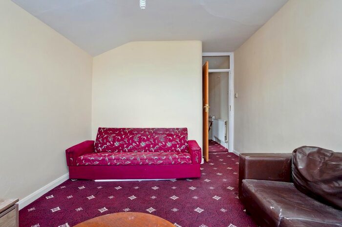 2 Bedroom Flat To Rent In Ilford Lane, Ilford, IG1