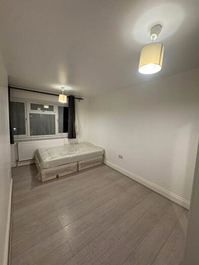 1 Bedroom Flat To Rent In Birchway, Hayes, UB3