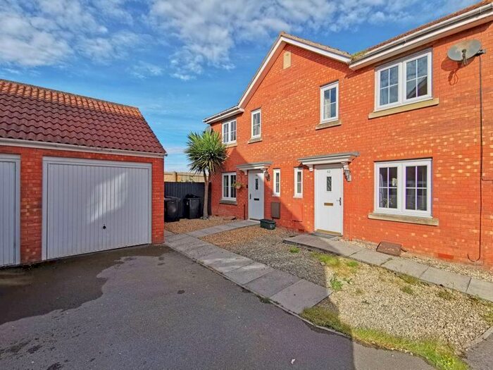 3 Bedroom Semi-Detached House To Rent In Griffen Close, Bridgwater TA6