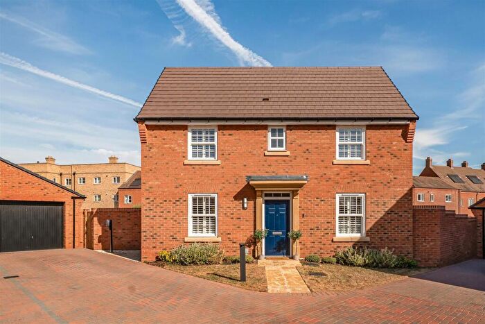 3 Bedroom Detached House For Sale In Icel Way, Great Denham, Bedford, MK40
