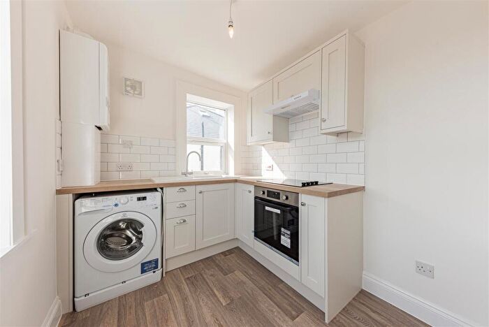 2 Bedroom Apartment For Sale In Pleydell Gardens, Folkestone, CT20