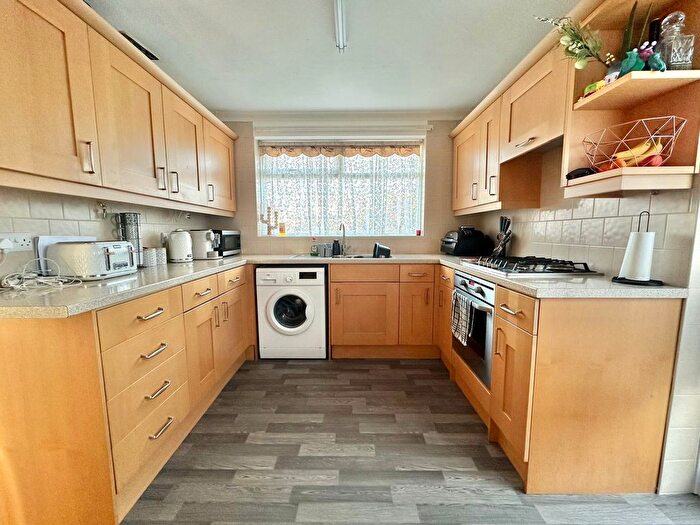 2 Bedroom Detached Bungalow For Sale In Hurstwood Close, Bexhill-On-Sea, TN40