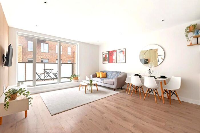 1 Bedroom Apartment For Sale In Bath House Court, Smithfield Square, Hornsey, N8