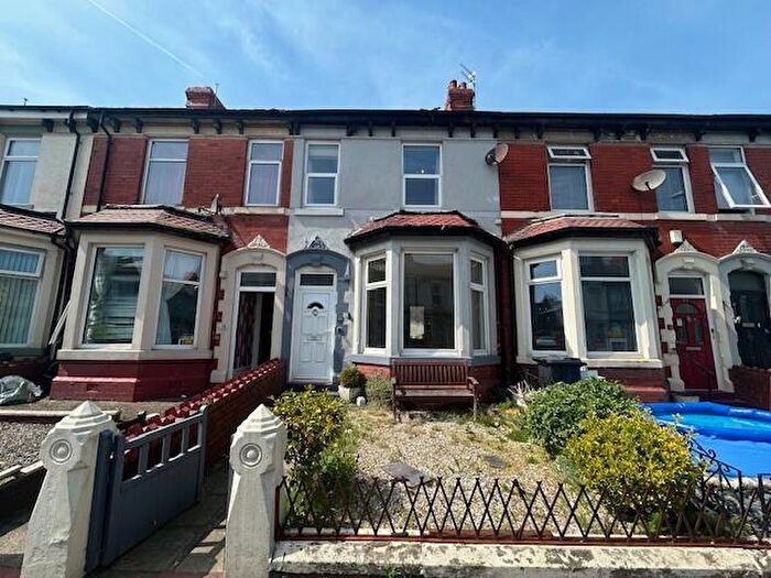 5 Bedroom House To Rent In Warbreck Drive, Blackpool, FY2