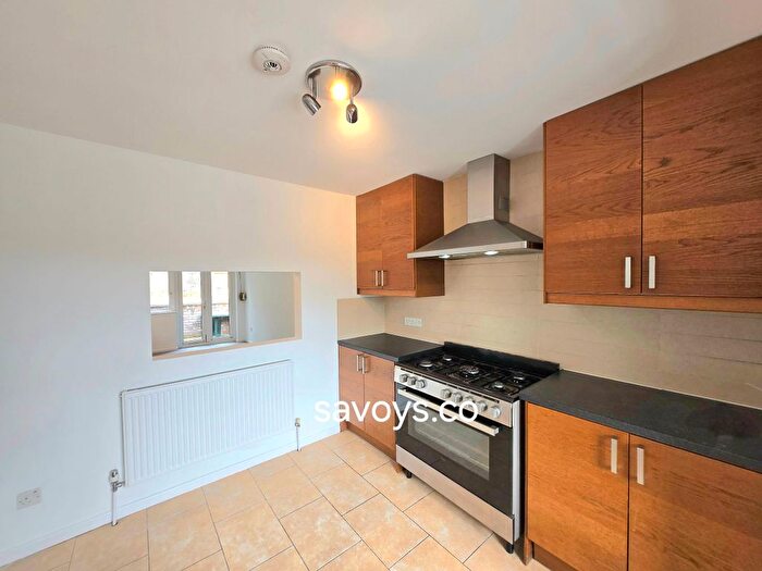 3 Bedroom Detached House To Rent In Devon Road, Luton, LU2