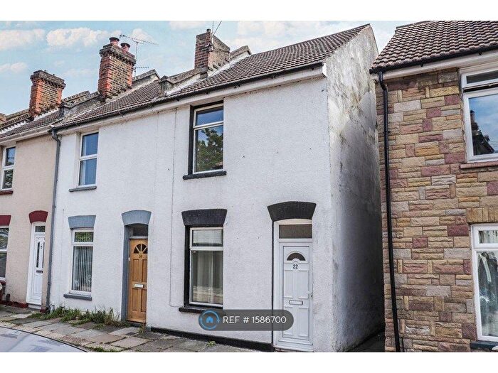 3 Bedroom End Of Terrace House To Rent In Stanhope Road, Rochester, ME2