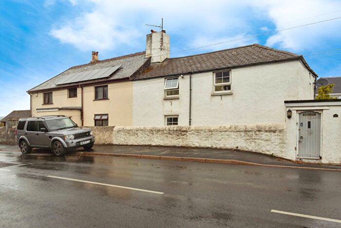 3 Bedroom Semi-Detached House For Sale In Vicarage Hill, Kingsteignton, Newton Abbot, Devon, TQ12