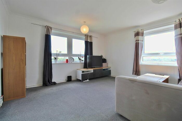 2 Bedroom Flat To Rent In Percy Gardens, Isleworth, TW7