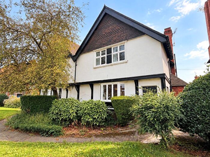 4 Bedroom Semi Detached House For Sale In New Chester Road, Wirral, Merseyside, CH62
