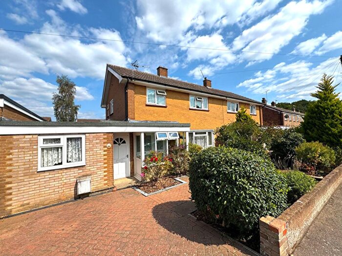 4 Bedroom Semi-detached House For Sale In Hartshill, Guildford, GU2