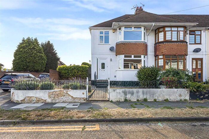 3 Bedroom End Of Terrace House For Sale In River Drive, Rochester, Kent, ME2