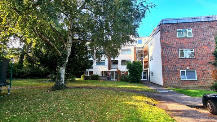2 Bedroom Flat To Rent In Dunraven Drive, Enfield, EN2