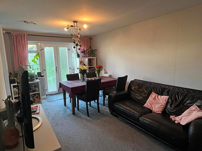 2 Bedroom Flat For Sale In Stoneleigh Road, Clayhall, IG5