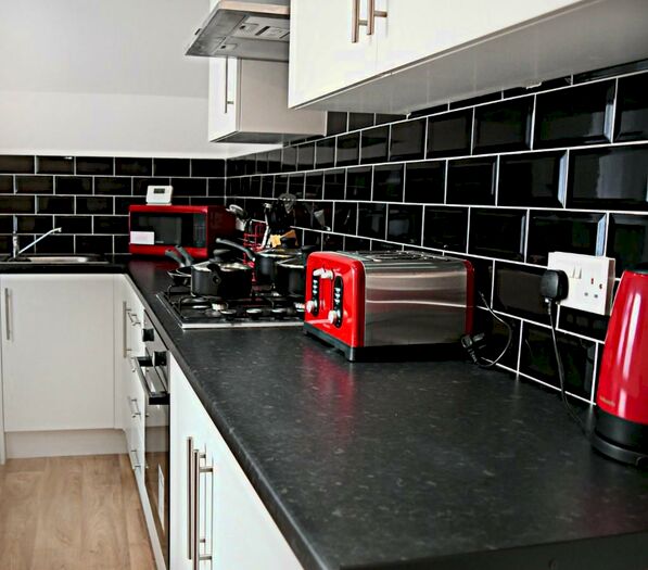 4 Bedroom Terraced House To Rent In Woodbine Road, Burnley, Lancashire, BB12