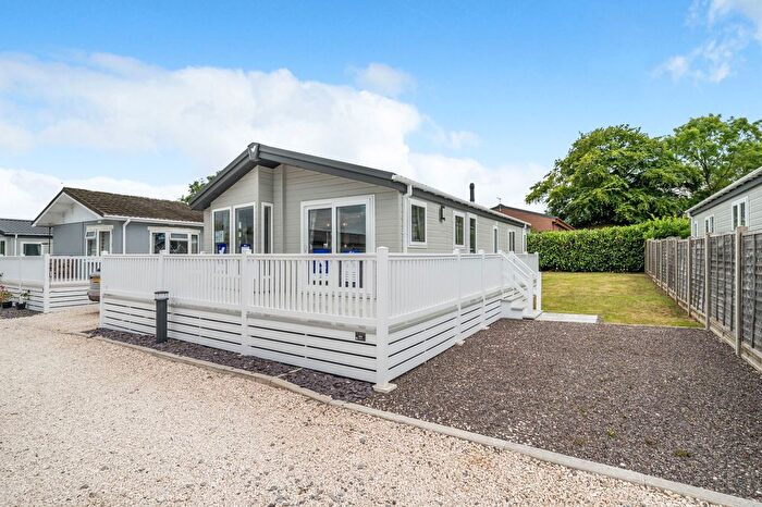 3 Bedroom Mobile/park Home For Sale In Bowdens, Langport, Somerset, TA10