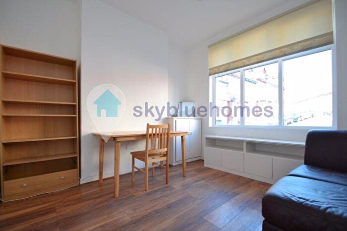 4 Bedroom Terraced House To Rent In Beckingham Road, Leicester, LE2