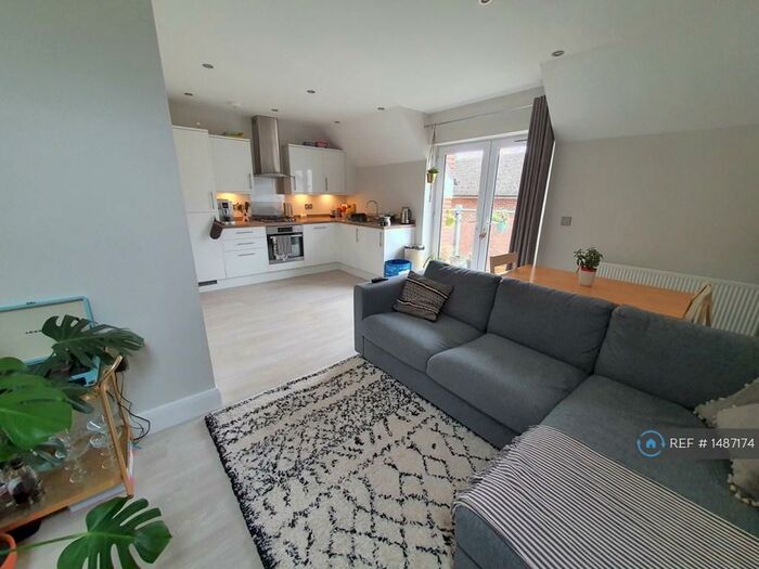 1 Bedroom Flat To Rent In Connaught Place, Brookwood, Woking, GU24