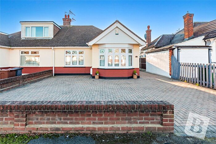 2 Bedroom Bungalow For Sale In Portland Gardens, Chadwell Heath, RM6