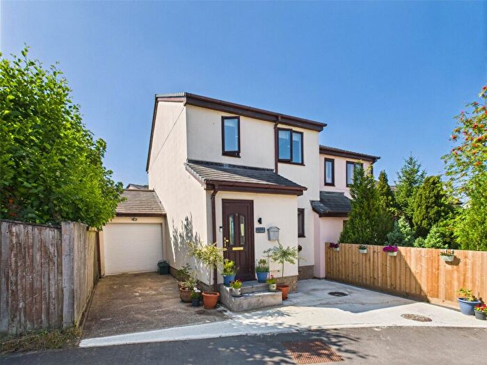 3 Bedroom Semi-Detached House For Sale In Morris Close, Hatherleigh, Okehampton, EX20