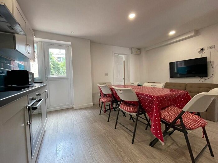 6 Bedroom Terraced House For Sale In Mundy Close, Derby, Derbyshire, DE1