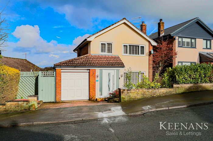 3 Bedroom Detached House For Sale In Stirling Court, Briercliffe, BB10