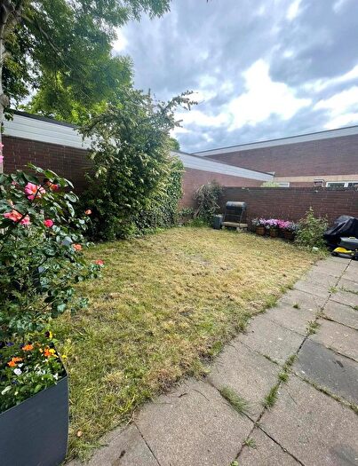 3 Bedroom Property To Rent In Clarence Avenue Patio Close, London, SW4