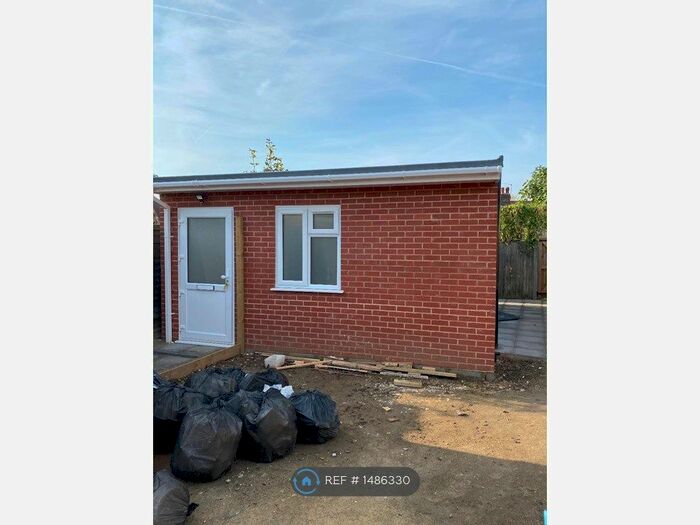 Studio To Rent In Parkfield Road, Feltham, TW13