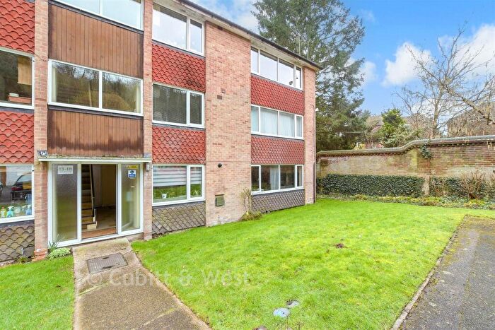 2 Bedroom Flat For Sale In High Trees Close, Caterham, Surrey, CR3
