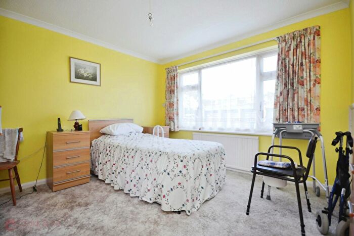 2 Bedroom Flat For Sale In Luton Avenue, Broadstairs, CT10