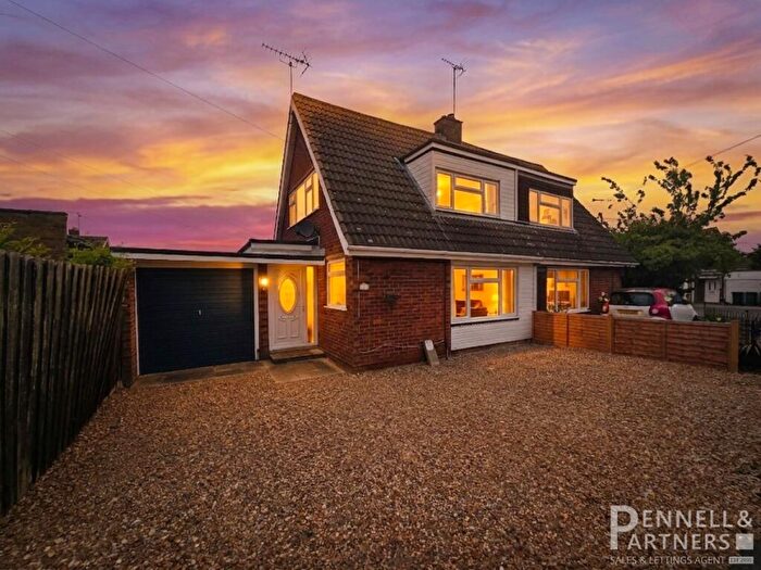 2 Bedroom Chalet For Sale In Coppingford Close, Peterborough, PE2