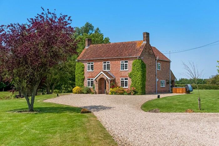 4 Bedroom Detached House For Sale In , OX5