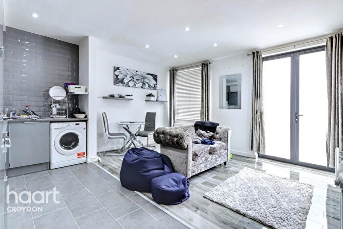 1 Bedroom Flat For Sale In Saxon Court, Surrey, CR3