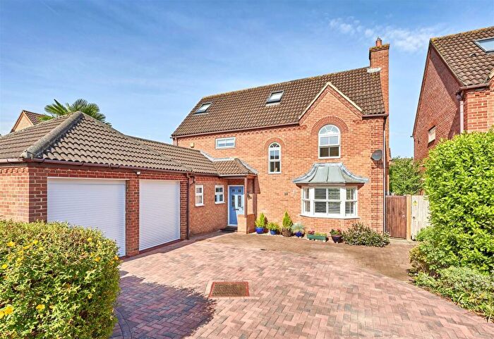 5 Bedroom Detached House For Sale In Primrose Close, Bishop's Stortford, CM23