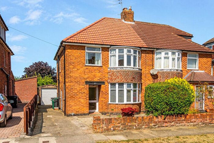 3 Bedroom Semi-Detached House For Sale In Albion Avenue, York, YO26