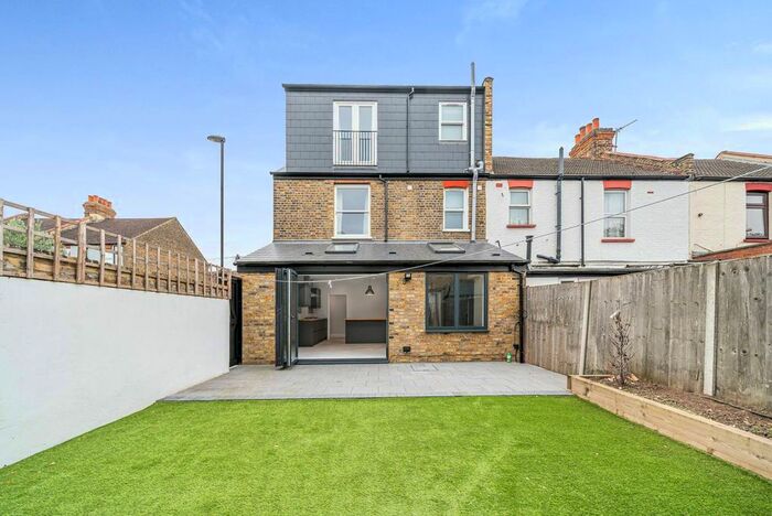 5 Bedroom End Of Terrace House To Rent In Wiltshire Road, Thornton Heath, CR7