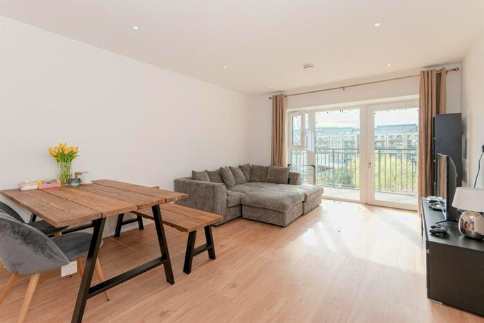 3 Bedroom Apartment To Rent In Fermont House, Beaufort Square, NW94