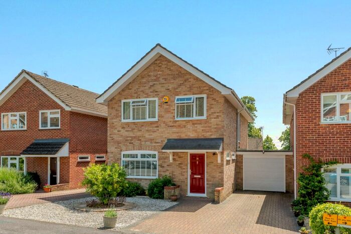 4 Bedroom Link Detached House To Rent In Ancastle Green, Henley-on-Thames, Oxfordshire, RG9