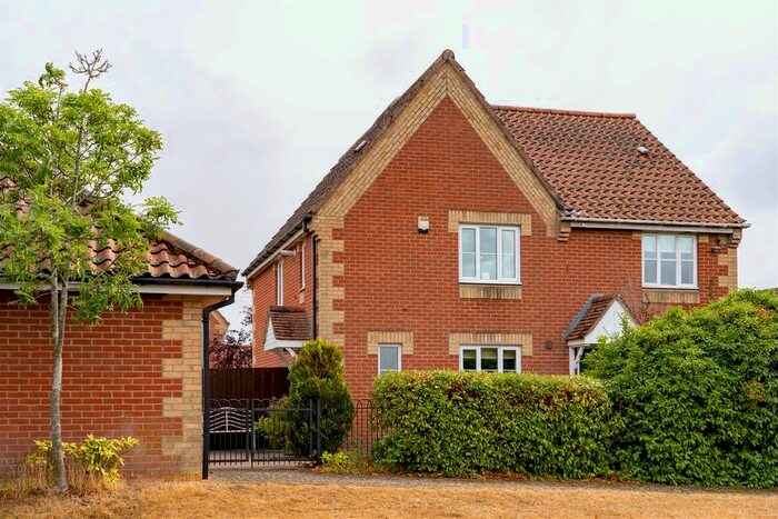 3 Bedroom Semi-Detached House To Rent In Banks Close, Hadleigh, Ipswich, IP7
