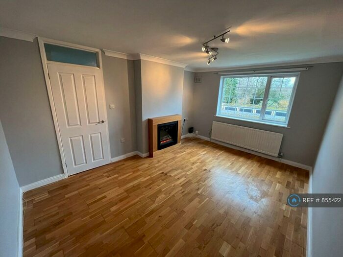 2 Bedroom Maisonette To Rent In Fenimore Court, Radcliffe-On-Trent, Nottingham, NG12